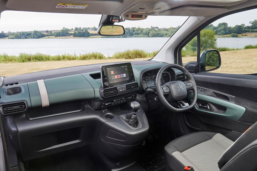Интерьер Citroen Berlingo Multispace 2018 года  (UK) (фото 11 из 18)